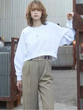 Cropped White Boxy Sweatshirt - Clean Minimal Style